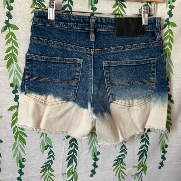 Express Jeans Dark shorts with bleached bottoms D2 - Picture 4 of 5
